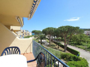 Apartamento con terraza a 150 m de la playa de Grifeu, ideal para 4 personas - ES-228-50